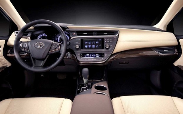 2013 Toyota Avalon Best Interior - Wards Auto