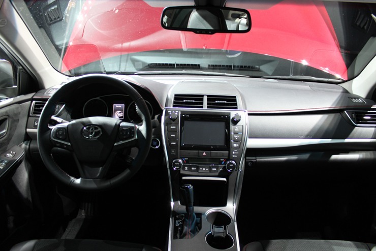 2015 Toyota Camry vs. 2015 Hyundai Sonata - Camry Interior