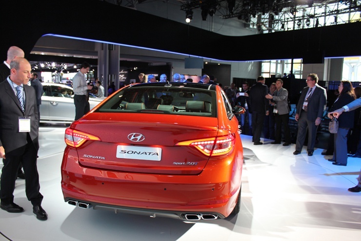 2015 Toyota Camry vs. 2015 Hyundai Sonata - Rear