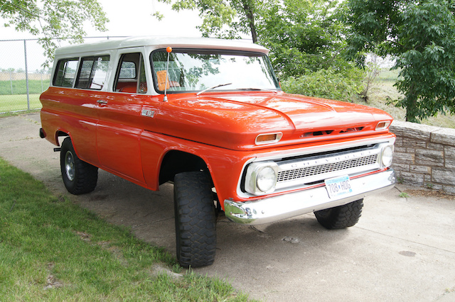 Nameplate Suburban