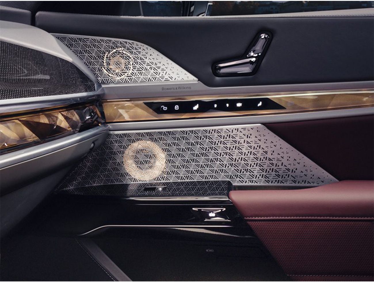 Discover Luxury in All Areas of The 7 Series.