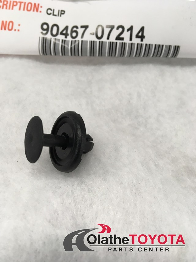 Fender Liner Clip - Toyota (90467-07214) | Toyota Parts